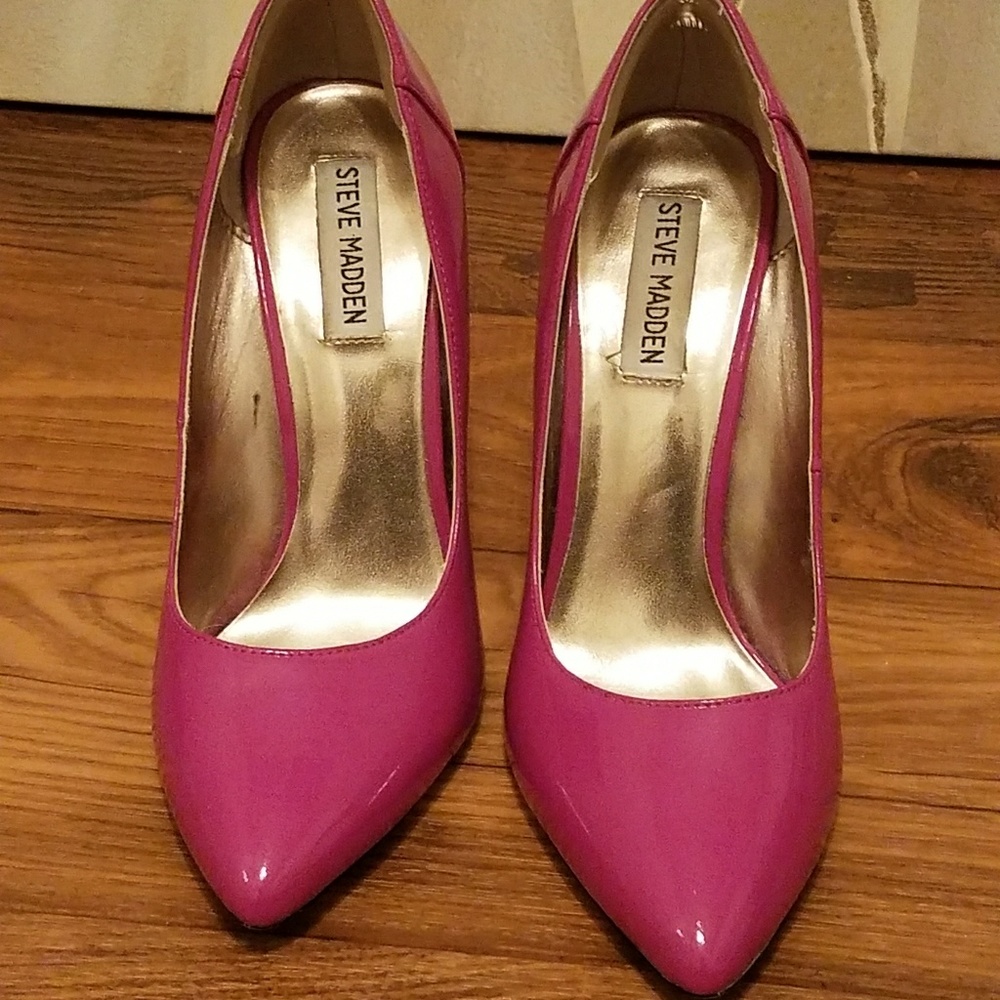 💕💕Sold Steve Madden Fuchsia Pumps